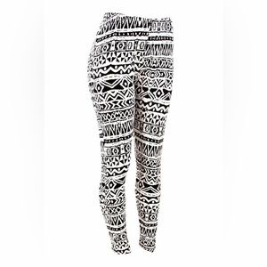 Tilly’s Womens SHOSHO Black & White Aztec Leggings - One Size fits S M L